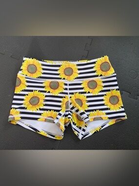 Wodbottom sunflower shorts, S
